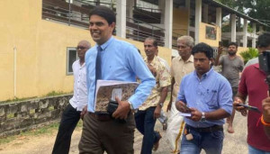 இலங்கை பெண்களை ஏமாற்றும் போலி வைத்தியர்