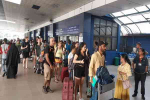 ஸ்ரீலங்கன் எயார்லைன்ஸின் வேலை நிறுத்தம்: விமான பயணிகள் பாதிப்பு