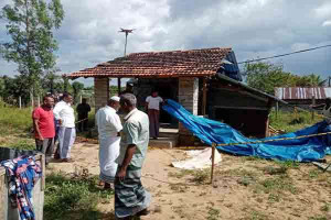 இலங்கையில் மகன் தாக்கியதில் தாய் மரணம்