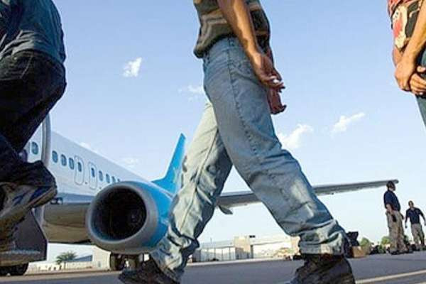 வெளிநாடு ஒன்றில் இருந்து இலங்கையர்கள் நாடு கடத்தல்!