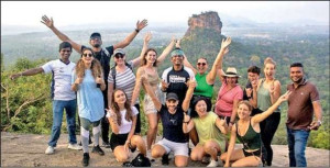 இலங்கையை நோக்கி படையெடுக்கும் வெளிநாட்டவர்கள்