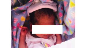 இலங்கையில் பையில் ஒரு மாதக் குழந்தை கண்டெடுப்பு