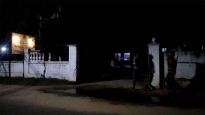 யாழில் வீடு புகுந்த கும்பல் அட்டகாசம் - மூவர் கைது