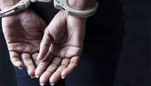 வவுனியாவில் வாடகை வீடொன்றில் சிக்கிய பெண்கள்