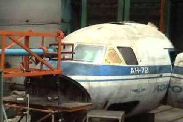 விமானம் பறப்பதற்கு முன் கோழியை வீசி சோதனை - ஏன் தெரியுமா?