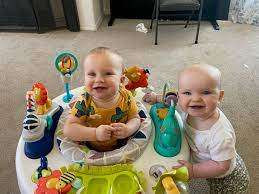 30 ஆண்டுகளுக்கு பின் முதல் பிறந்தநாளை கொண்டாடிய இரட்டையர்கள்!