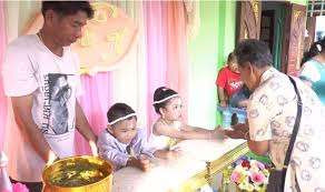 இரட்டையர்களுக்கு திருமணம் செய்து வைத்த பெற்றோர்