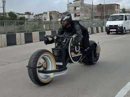 குப்பையிலிருந்து உருவாக்கப்பட்ட AI மின்சார சூப்பர் பைக்- கல்லூரி மாணவர்கள் சாதனை