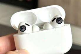 iWatch, AirPod சாதனங்களில் குட்டி Camera-வை இணைக்க ஆப்பிள் திட்டம்