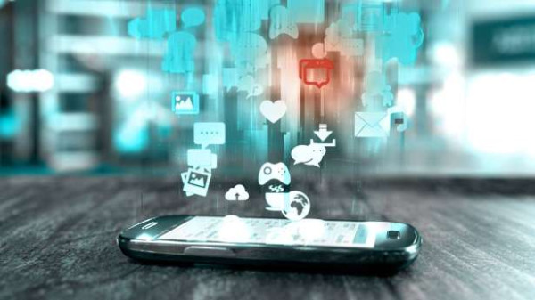 ஆசையை தூண்டும் போலி செல்போன் செயலிகள்!