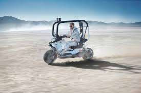 இனி ஹெல்மெட் தேவையில்லை..! பாதுகாப்பு கூண்டுடன் வரும் BMW Vision CE ஸ்கூட்டர்