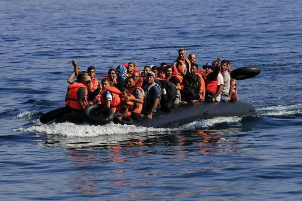 மத்தியத்தரைக்கடல் பகுதியில் அகதிகள் படகுகள் விபத்துக்குள்ளாகியதில் 11 பேர் பலி - 64 பேர் மாயம்