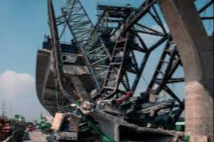 தாய்லாந்தில் மீண்டுமொரு கிரேன் சரிந்து கார்களின் மீது விழுந்ததில் 2 பேர் பலி!