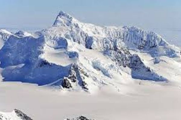  அண்டார்டிகா பனிப்படலத்திற்குக் கீழ் மறைந்திருக்கும் நிலப்பரப்பு