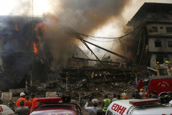  பாகிஸ்தானில் அசம்பாவிதம்! 6 பேர் மரணம்.... 20 பேர் மீட்பு