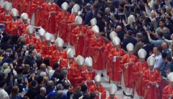 புதிய பாப்பரசரை தெரிவு செய்ய கர்தினால்கள் ஒன்று கூடல்