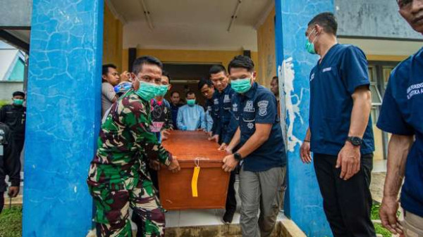   இந்தோனேசியாவில்  காலாவதியான வெடிகுண்டு வெடிவிபத்து  -   13 பேர் பலி