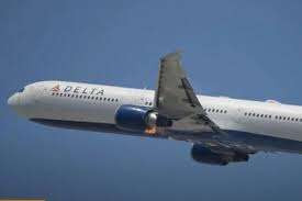 நடுவானில் திடீரென தீப்பிடித்து எரிந்த விமானம் - அமெரிக்காவில் பரபரப்பு