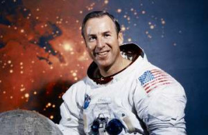 நிலவை முதன்முதலில் சுற்றி வந்த விண்வெளி வீரர் மரணம்