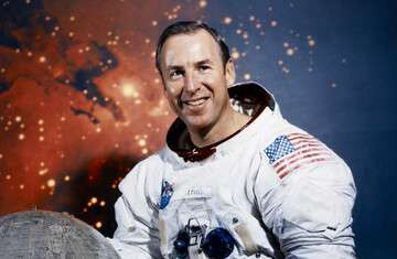 நிலவை முதன்முதலில் சுற்றி வந்த விண்வெளி வீரர் மரணம்