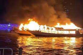 பெங்கொக்கில் சாவோ பிரயா ஆற்றில் மூன்று படகுகளில் தீப்பரவல்