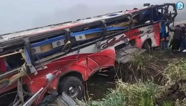  ஈக்வடோரில் பேருந்து விபத்து - 21 பயணிகள் பலி