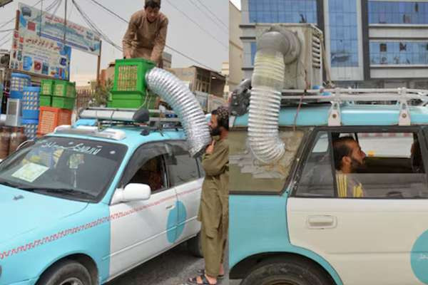 ஆப்கானிஸ்தானில் கடுமையான வெப்பம் வெயிலைத் தணிக்க புது வழி