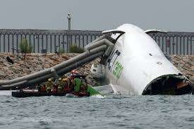 சீனாவில் நேர்ந்த விமான விபத்து - கடலுக்குள் விழுந்த சரக்கு விமானம்