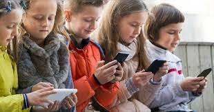 16 வயதுக்குட்பட்ட சிறுவர்கள் YouTube பார்க்க தடை