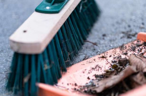  குப்பையை சுத்தம் செய்த பிரித்தானிய தம்பதியினருக்கு அபராதம் 