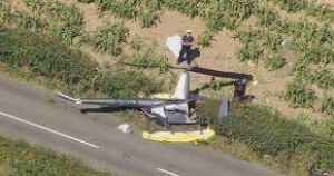 இங்கிலாந்தில் ஹெலிகாப்டர் தரையில் விழுந்து விபத்து - 3 பேர் பலி