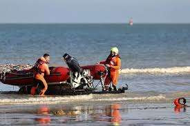 62 புலம்பெயர்வோருடன் ஆங்கிலக்கால்வாயில் மூழ்கிய படகு