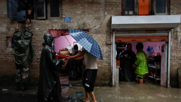 நேபாளத்தில் சீரற்ற காலநிலையினால் 22 பேர் பலி, 12 பேர்   மாயம்