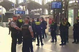 ஜேர்மன் புகையிரத நிலையத்தில் கத்திக்குத்து தாக்குதல் - 12 பேர் காயம்