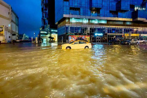 ஐக்கிய அமீரகத்தில் கன மழை... விமானங்கள் ரத்து