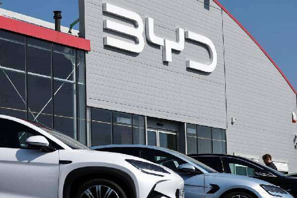 சீனாவின் விற்காத மின்சார வாகனங்கள்...