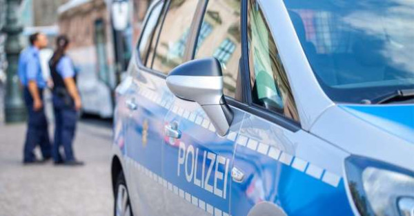 ஜேர்மனியில் வீடொன்றிலிருந்து வந்த அவசர அழைப்பு-பொலிசாருக்கு காத்திருந்த அதிர்ச்சி