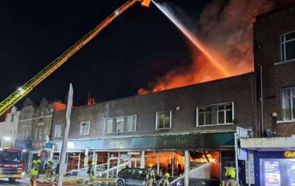 தெற்கு லண்டனில் பாரிய தீ விபத்து