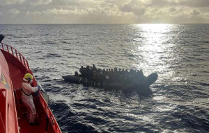 குடியேற்றவாசிகளின் படகில் நடுக்கடலில் பிறந்த பெண் குழந்தை 