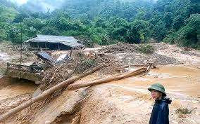 வியட்நாமில் வெள்ளப்பெருக்கு - 14 பேர் உயிரிழப்பு