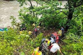  நேபாளத்தில் கோர விபத்து - 14 பேர் பலி