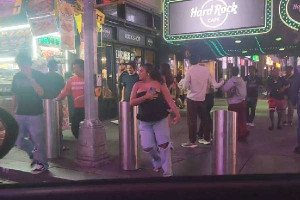 நியூயார்க் நகரை உலுக்கிய சம்பவம்... மக்கள் கூட்டத்தில் இளைஞரின் வெறிச்செயல்