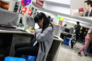 மேலதிகாரிகளை ஒன்லைனில் விற்பதாக விளம்பரம் செய்யும் சீன மக்கள்