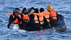 சிறிய படகில் ஆங்கில கால்வாயை கடக்க முயற்சி- இரண்டு பெண்கள் உயிரிழப்பு