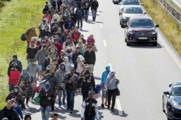 இத்தாலியில் சட்டவிரோதமாக குடியேறிய அகதிகளை வெளியேற்ற நடவடிக்கை