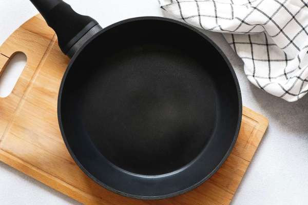 Non-stick சமையல் பாத்திரங்களுக்கு தடை... கனேடிய நிபுணர்கள்