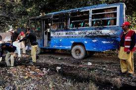 பாகிஸ்தானில் பாடசாலை பேருந்து மீது குண்டுவெடிப்பு