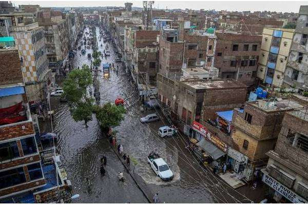 பாக்கிஸ்தானில் தொடரும் கனமழை 170க்கும் அதிகமானவர்கள் பலி