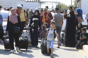 ரபா நகரில் இருந்து வெளியேற்றப்பட்ட  பாலஸ்தீனியர்கள்