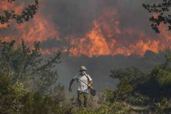 கிரீஸின் பல பகுதிகளில் காட்டுத்தீ